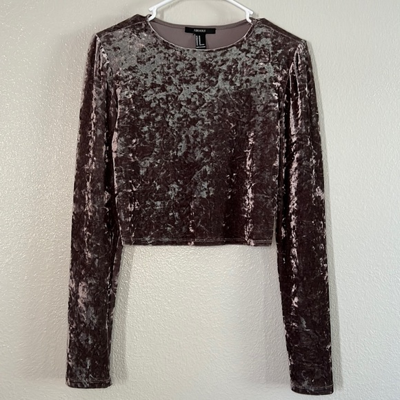 Forever 21 muted pink crushed velvet long sleeve crop top size Medium - Picture 1 of 2